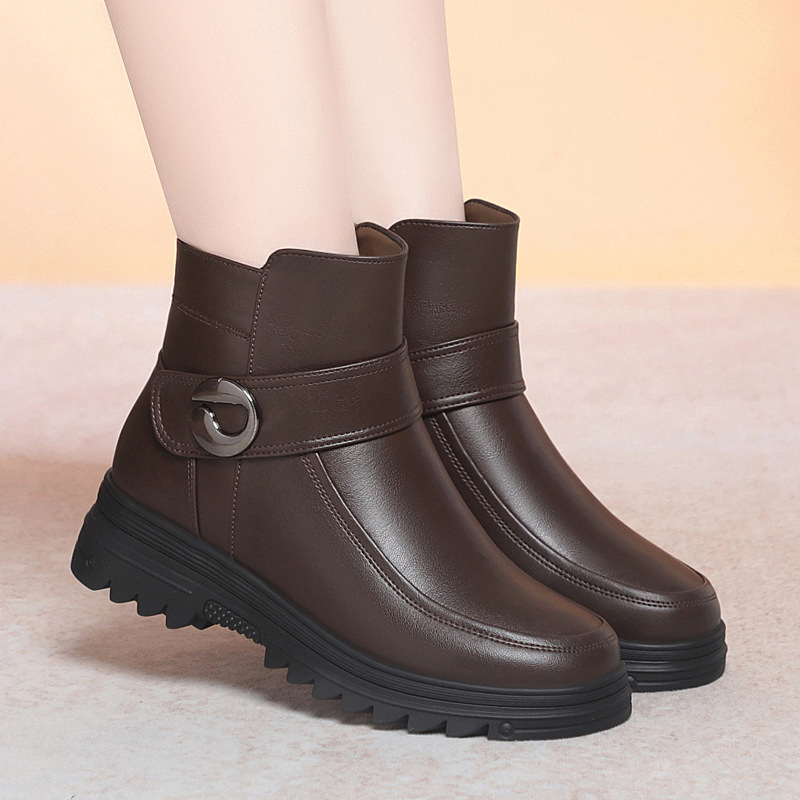 秋冬加绒女士短靴平底软底妈妈棉鞋1