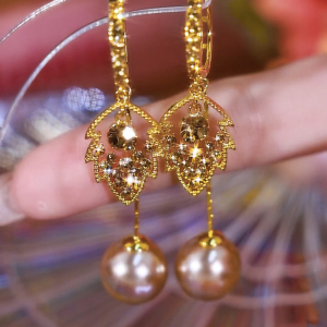 秋冬咖色镶钻叶子流苏耳扣时尚高级感珍珠耳环女轻奢气质耳饰送女朋友老婆情人节七夕生日礼物 香槟珍珠耳扣