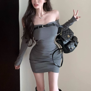纯欲风一字肩连衣裙女式春秋新款辣妹气质内搭紧身长袖包臀短裙子