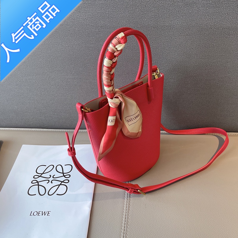 封后小水桶包女感包包2022新款小众洋气菜篮子女包夏季手提斜挎包