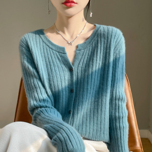 新款纯色圆领针织外搭韩版修身单排扣气质通勤坑条开衫毛衣女