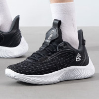 安德玛(Under Armour)UA男鞋新款运动鞋实战比赛训练鞋缓震耐磨透气轻便篮球鞋3025631-001 ZP
