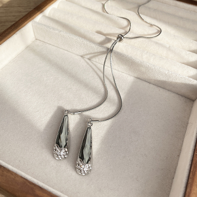 闪钻水晶吊坠毛衣链轻奢高级感秋冬百搭锁骨链项链女款2024新款送女朋友老婆情人节七夕生日礼物