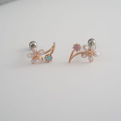 韩国直送小清新白色花朵弧形耳骨钉耳蜗耳门钛钢粗杆单只送女朋友老婆情人节七夕生日礼物