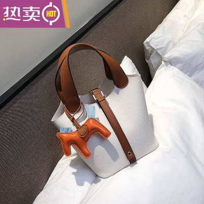 NEWLAKE上新小包包女包2020新款潮韩版百搭斜挎包单肩时尚少女手提水桶包手提包