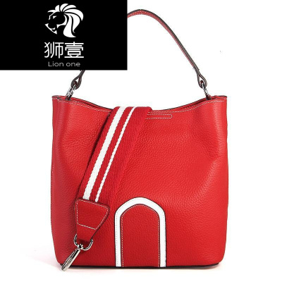 狮壹（Lionone）广州女包2019新款真皮时尚撞色头层牛皮宽肩带水桶包单肩斜跨包包