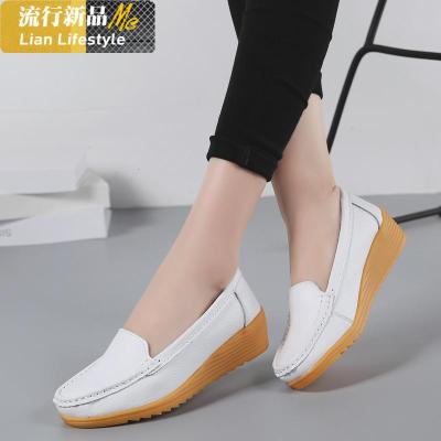 真皮软底妈妈鞋女春秋季2019新款韩版坡跟厚底中跟护士鞋豆豆鞋女知义(ZHIYI)休闲鞋