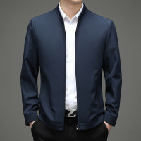 新款男装春秋的外套夹克轻商务休闲中年立领拉链男士夹克衫