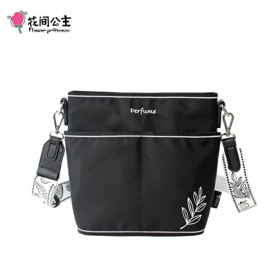 花间公主香水单肩斜挎刺绣防水文艺提花防泼水小水桶尼龙帆布女包黑色