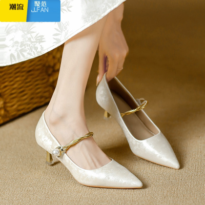 聚范2024秋新款中式配旗袍尖头高跟鞋婚鞋不累脚玛丽珍细跟新娘女单鞋