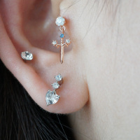 小巧精致镶钻爱心十字架韩国进口耳骨钉流苏小耳朵穿刺粗杆送女朋友老婆情人节七夕生日礼物