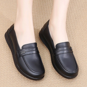 热卖中老年舒适圆头软底女士皮鞋真皮四季单鞋