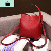 皮女包包女2020夏新款潮韩版百搭手提单肩斜挎包ins时尚水桶包NEW LAKE女斜挎包