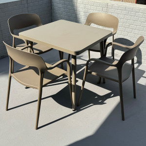 户外桌椅组合庭院花园休闲奶茶店室外摆碳钢餐桌套装 (香槟色)4椅+80cm加厚碳钢方桌
