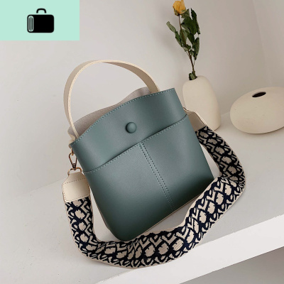 斜挎小包女2019新款时尚百搭撞色水桶包韩版洋气宽肩带手提单肩包NEW LAKE女斜挎包