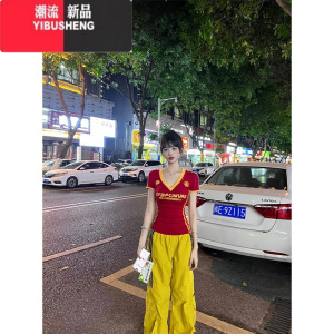 YIBUSHENG红色v领正肩短袖t恤女季2024新款美式辣妹收腰显瘦修身短款上衣