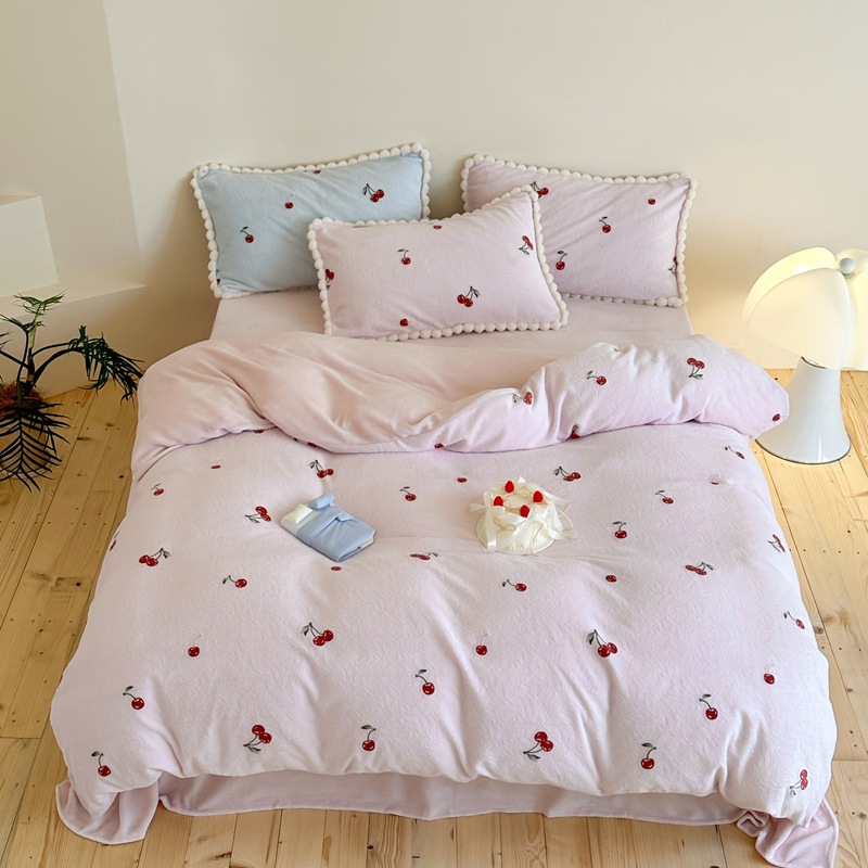 ins冬季加厚花牛奶绒少女心粉嫩小樱桃刺绣四件套珊瑚绒三件套9