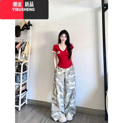 YIBUSHENG美式v领正肩球衣运动风短袖t恤女季辣妹修身设计感红色短款上衣