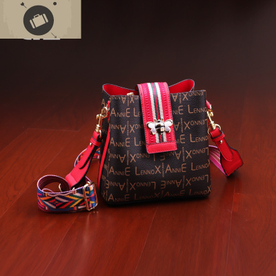 包包女包2019新款时尚百搭单肩包斜挎水桶包宽肩带2020小包斜挎包艾狄伊娃女斜挎包