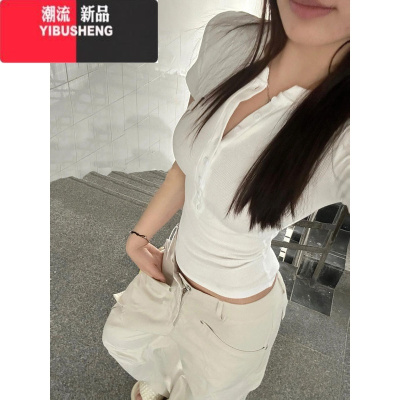 YIBUSHENG美式排扣辣妹短袖正肩T恤女季2024新款收腰紧身纯欲风短款上衣