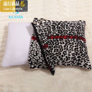 棉时尚豹纹凹凸提花枕巾一对加大加厚成人情侣棉枕巾 三维工匠 红黑色 默认尺寸