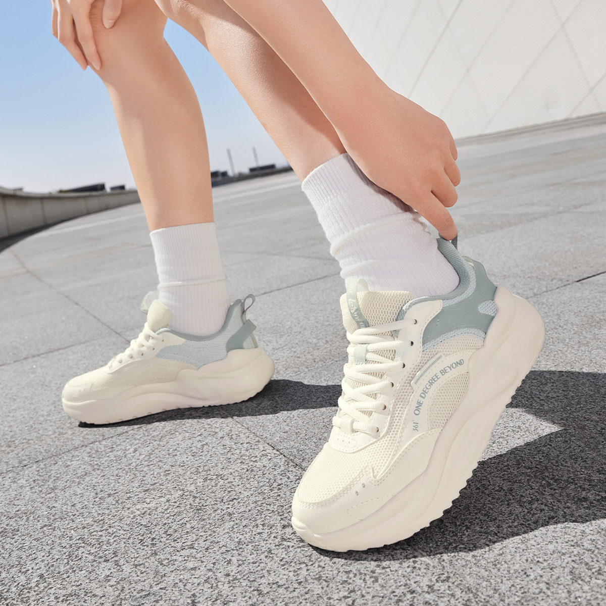 361°运动鞋女新款常规休闲鞋682416709FV