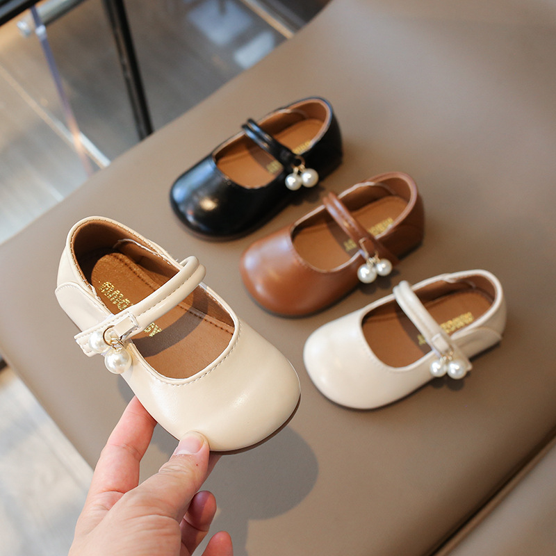 女童小皮鞋2026年春秋季新款儿童软底公主单鞋女宝宝时尚珍珠鞋子