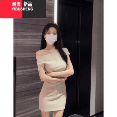 YIBUSHENG锁骨一字肩短袖连衣裙女季小个子收腰显瘦不规则露肩包臀短裙子
