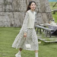 [2件8.8折]唐狮年夏新款长袖碎花连衣裙女长款白色针织马甲宽松两